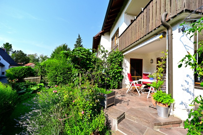 Familienfreundliche Doppelhaushälfte im Landhausstil mit sonnigem Garten und viel Nutzfläche, 85560 Ebersberg, Doppelhaushälfte
