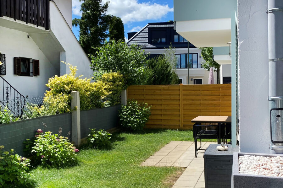 Exklusive EG-Maisonette-Wohnung mit schönem Garten, hochwertiger Ausstattung, Nähe S-Bahn, 80997 München, Maisonettewohnung